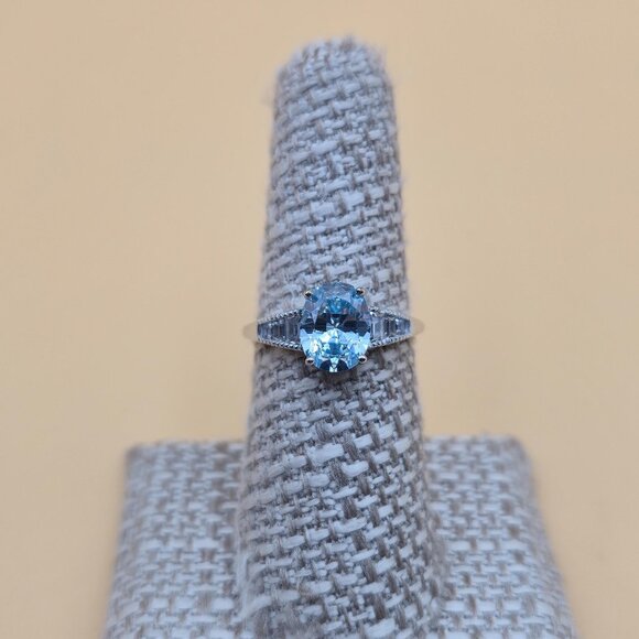 Jewelry - Size 7 Sterling Silver Oval Blue Cubic Zirconia Gemstone Ring A5511